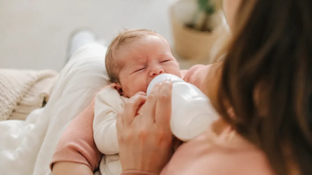 What Is a Dream Feed? How It Works, Whether It Helps and How to Do It Safely